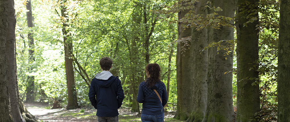 clicking_images_BA2A3376 karen met coachee wandelend op de rug vierkantje 150 LR 1000x1000